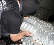 В Калининградскую область пытались завезти 22,8 тыс. бутылок водки, представляющей опасность для потребителей